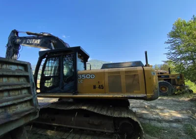 2006 John Deere 350D Excavator Side 3