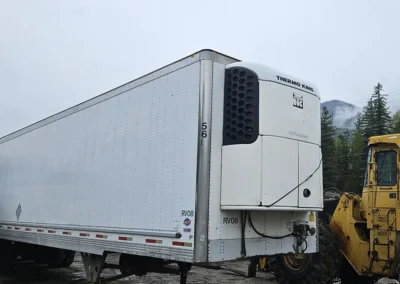 2007 53 Utility Van Reefer Tridem Trailer Front 2