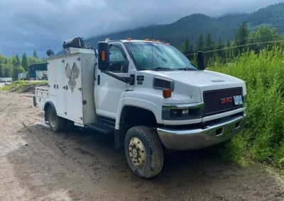 2007 GMC C5500 4x4 Service Truck Front 1