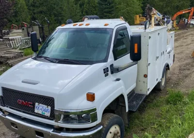 2007 GMC C5500 4x4 Service Truck Front 2