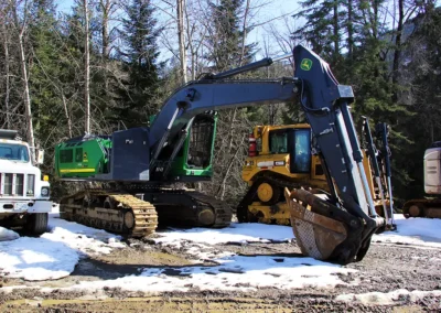 2018 John Deere 3154G Roadbuilder Tracked Excavator Side 1